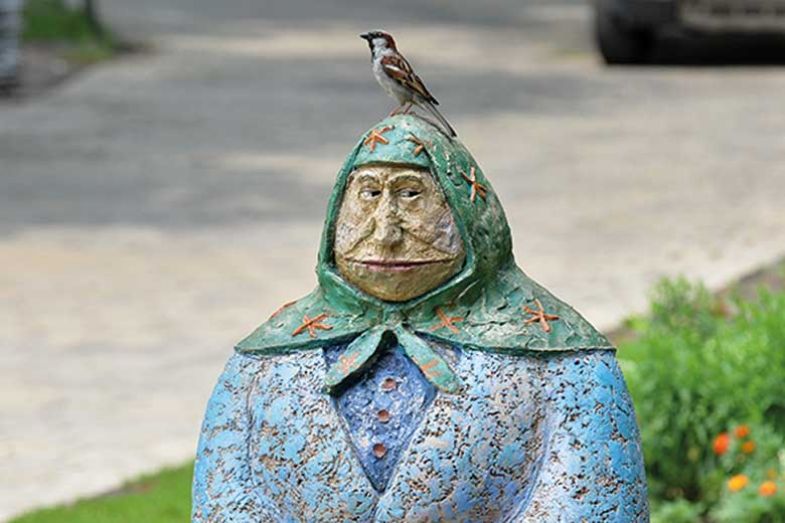 bird_on_statue