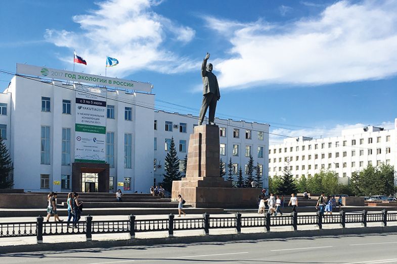 Statue of Lenin in Yahutsk square