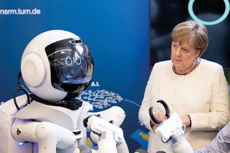 Angela Merkel takes a tour of the Munich School of Robotics and Machine Intelligence at the TUM