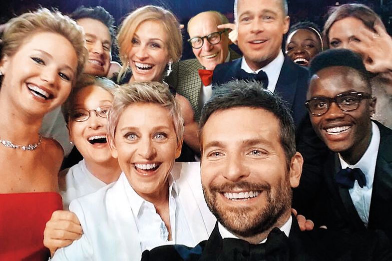 Oscar crowd take a selfie impostor syndrome
