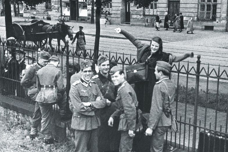 sophie scholl and german soldiers
