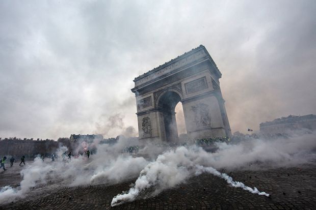protest at Arc de Triomphe in Paris