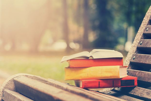 Books on a bench, what are you reading, book reviews