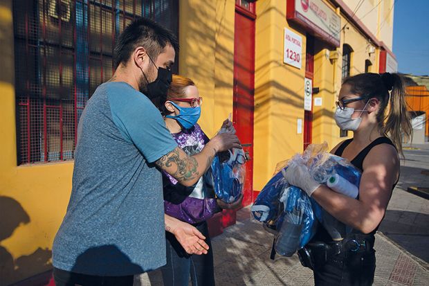 distributing masks in Chile