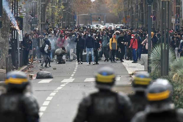 french-street-riot