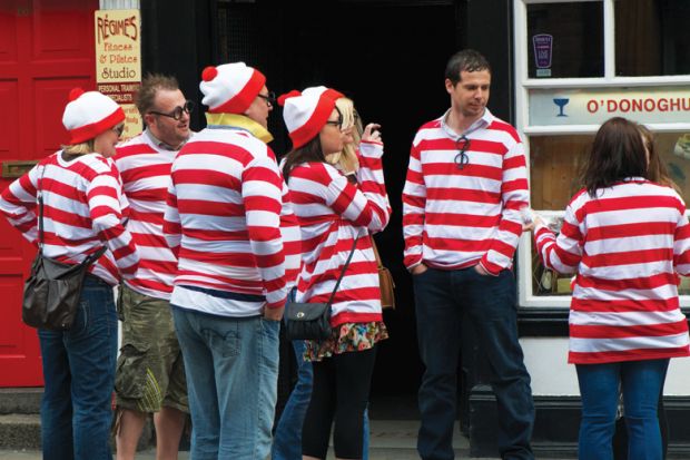 Group of identically-dressed tourists sightseeing in Dublin
