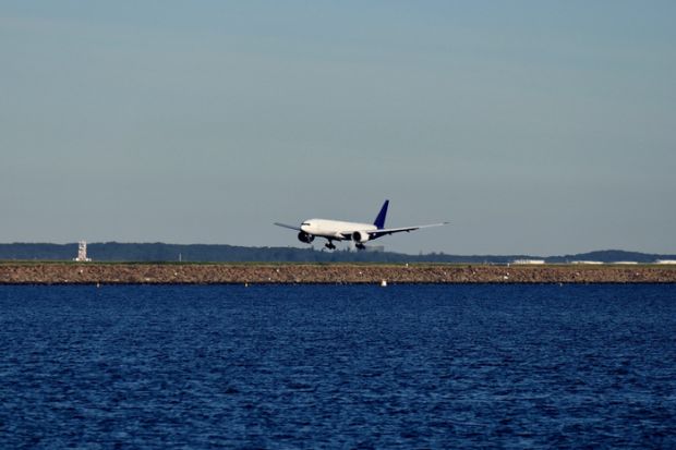 Plane landing at Sydney Airport during covid19 lockdown on a nice sunny afternoon