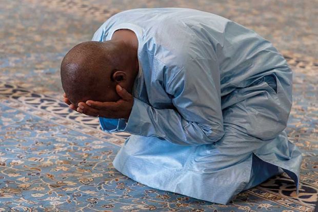 praying-muslim